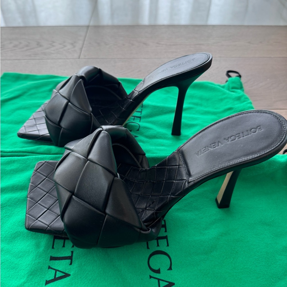 Bottega Veneta Lido Mule Heels in black size 39